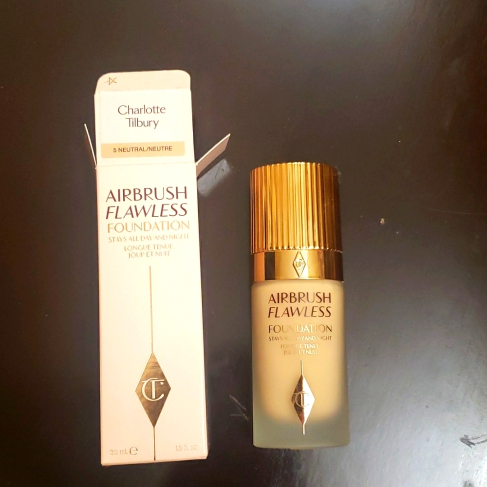 Charlotte Tilbury Airbrush flawless Foundation 5N